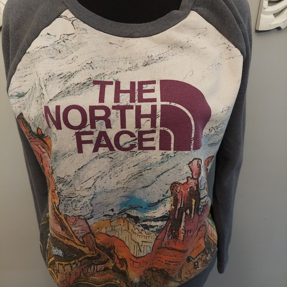 The North Face Sweater Size Medium - Picture 1 of 2